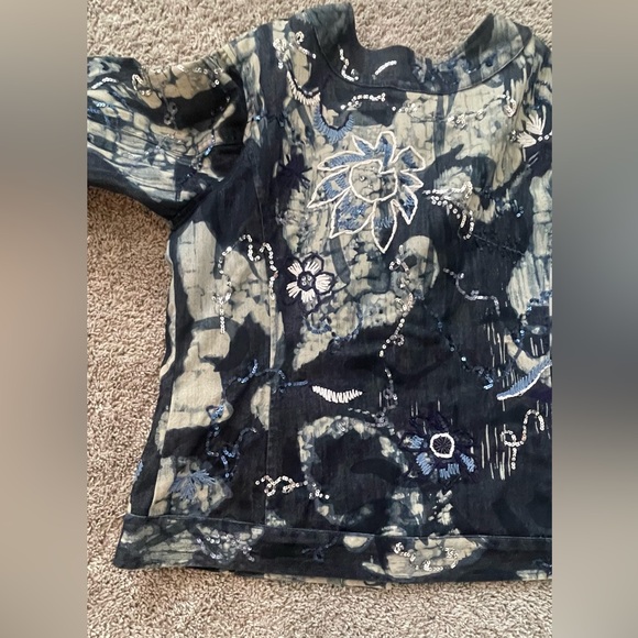 Chico's - Denim Blue Jacket with sequins designs in excellent condition size 2 - Picture 15 of 16